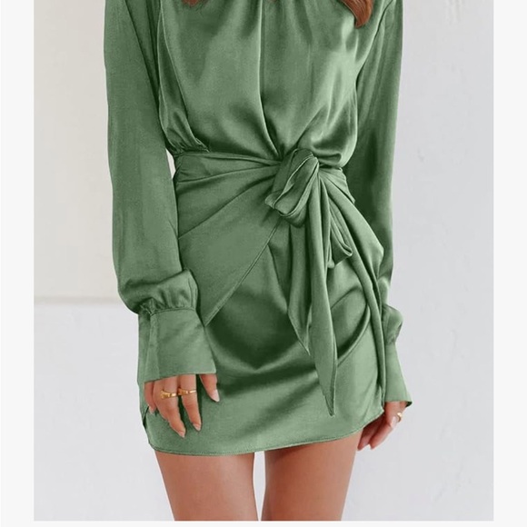 Green Long Sleeve Mini Dress - Picture 6 of 15